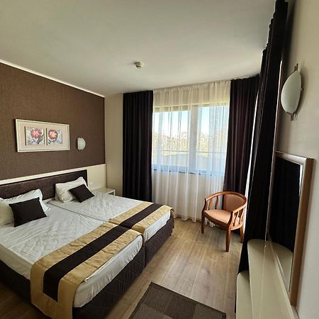 נסבר Hotel Capri מראה חיצוני תמונה