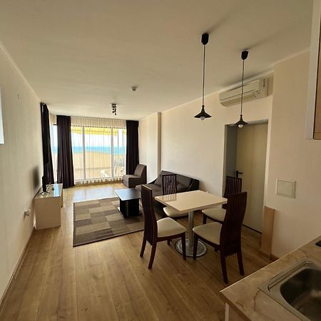 נסבר Hotel Capri מראה חיצוני תמונה