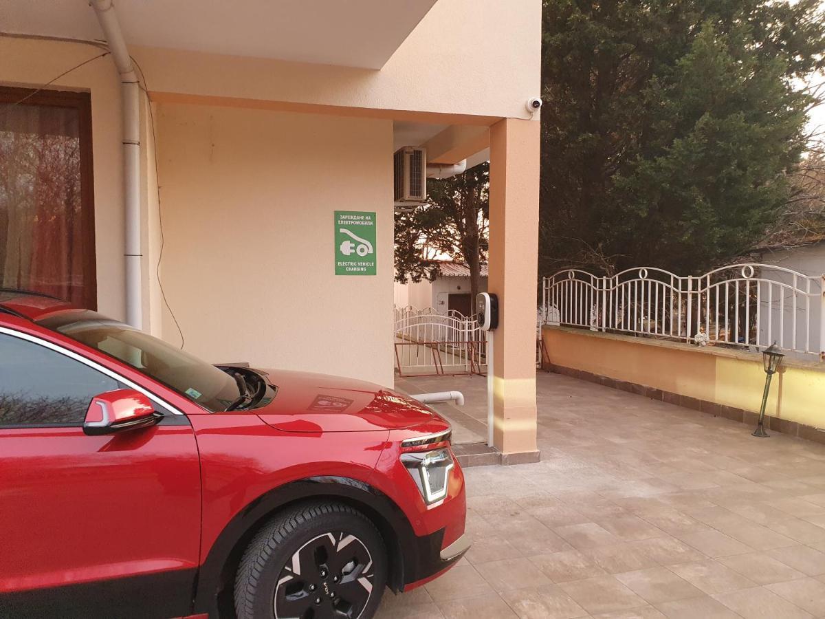 נסבר Hotel Capri מראה חיצוני תמונה