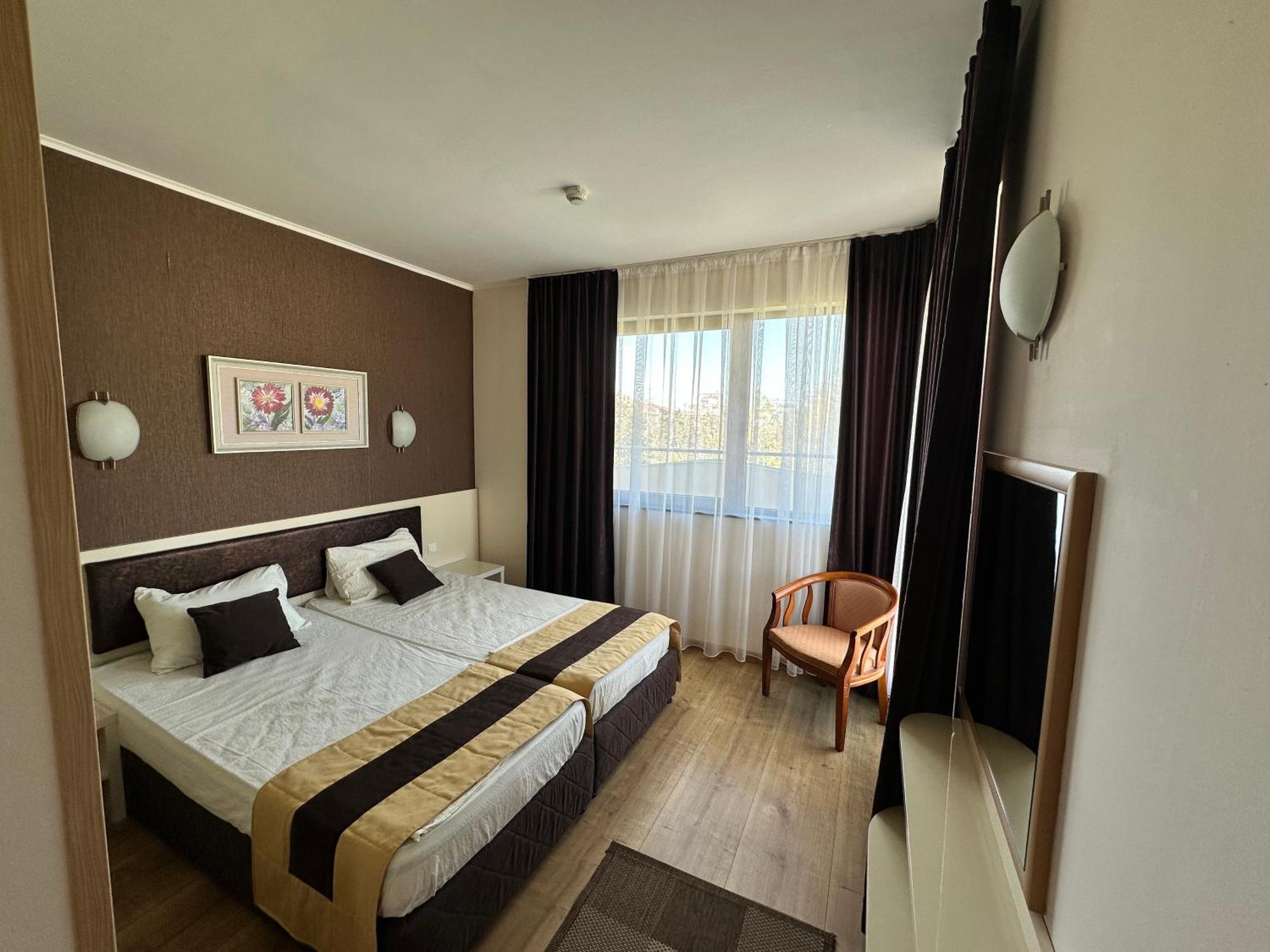 נסבר Hotel Capri מראה חיצוני תמונה