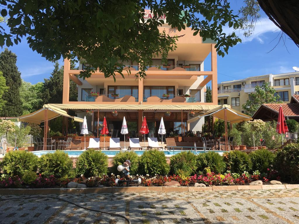 נסבר Hotel Capri מראה חיצוני תמונה