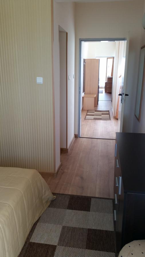 נסבר Hotel Capri מראה חיצוני תמונה