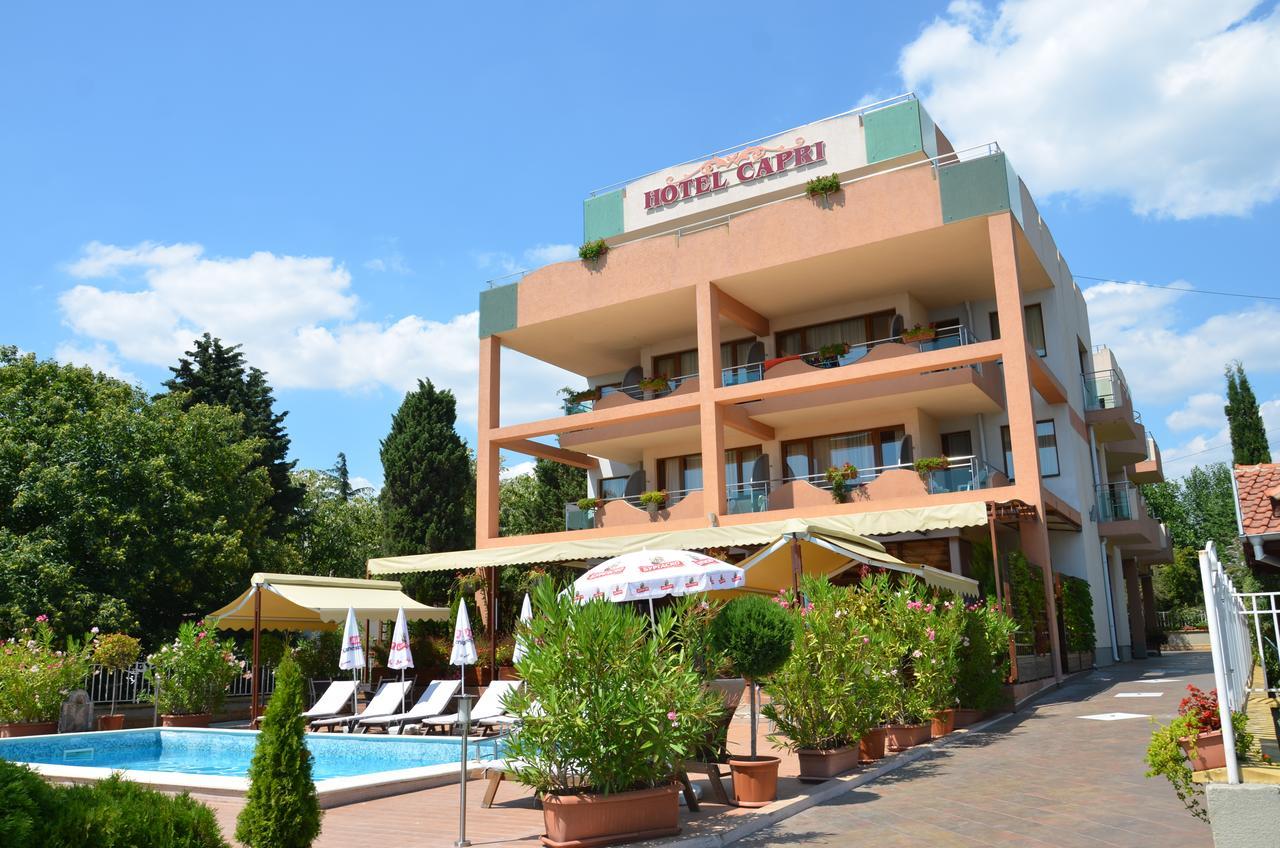 נסבר Hotel Capri מראה חיצוני תמונה
