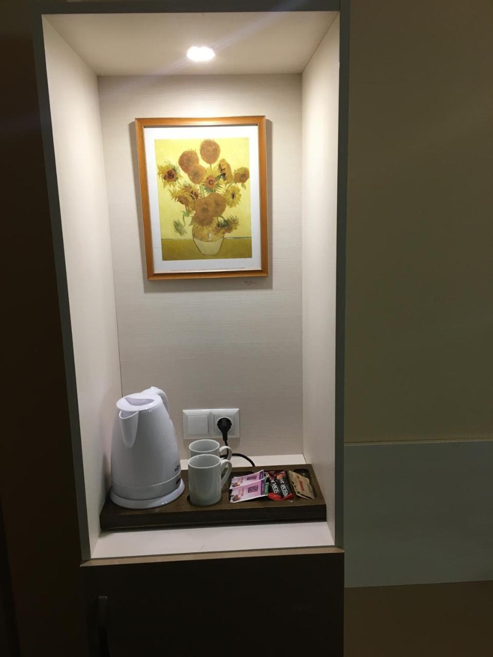 נסבר Hotel Capri מראה חיצוני תמונה