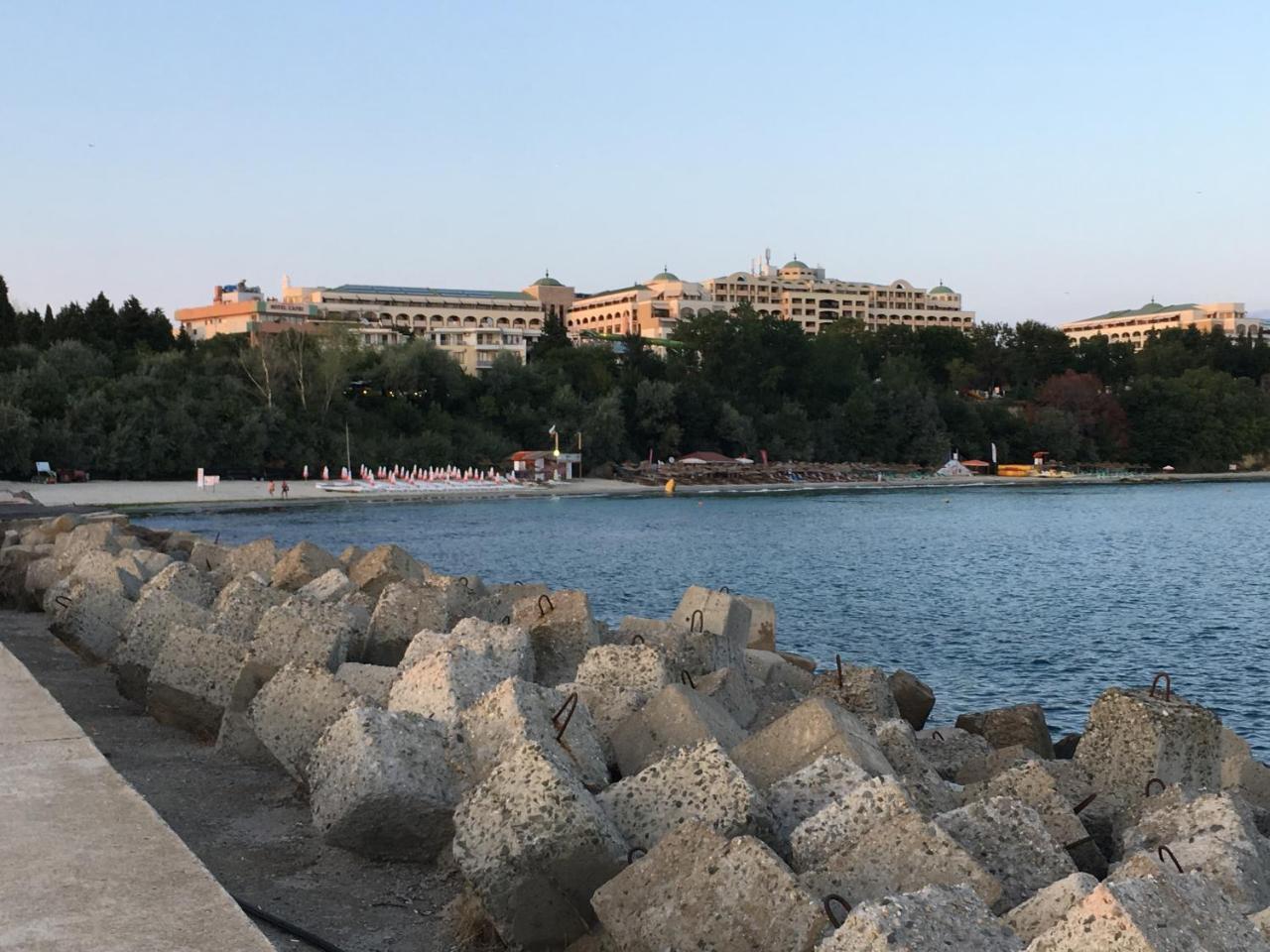 נסבר Hotel Capri מראה חיצוני תמונה