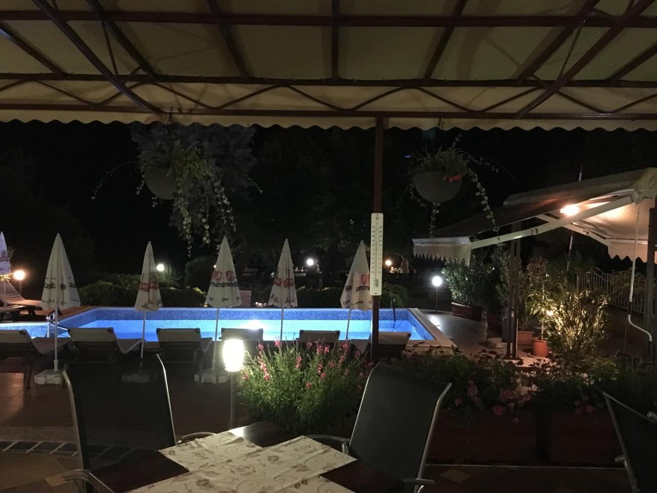 נסבר Hotel Capri מראה חיצוני תמונה