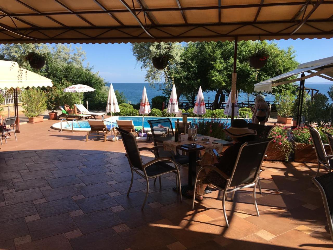 נסבר Hotel Capri מראה חיצוני תמונה