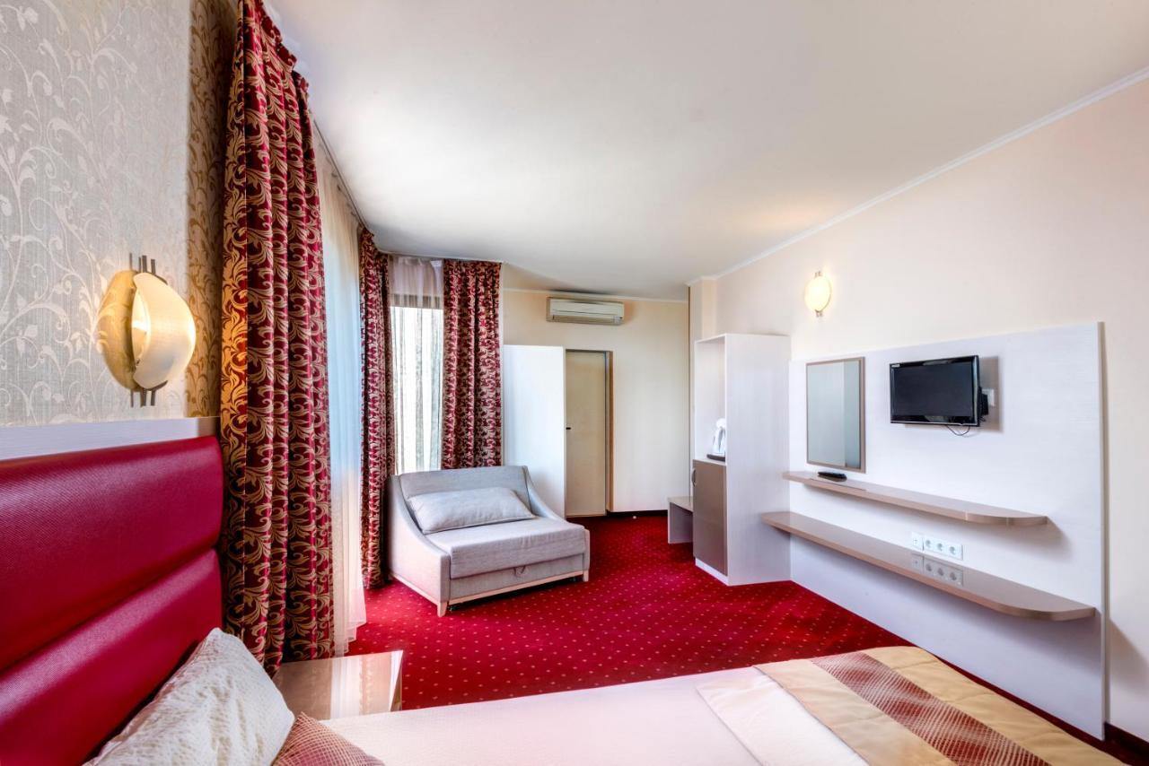 נסבר Hotel Capri מראה חיצוני תמונה