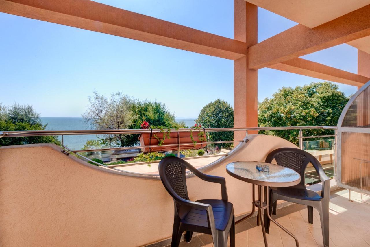 נסבר Hotel Capri מראה חיצוני תמונה