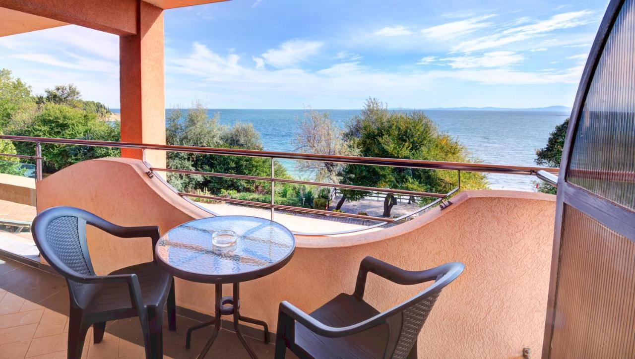 נסבר Hotel Capri מראה חיצוני תמונה