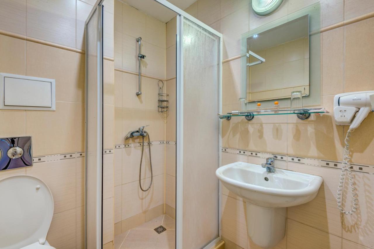 נסבר Hotel Capri מראה חיצוני תמונה