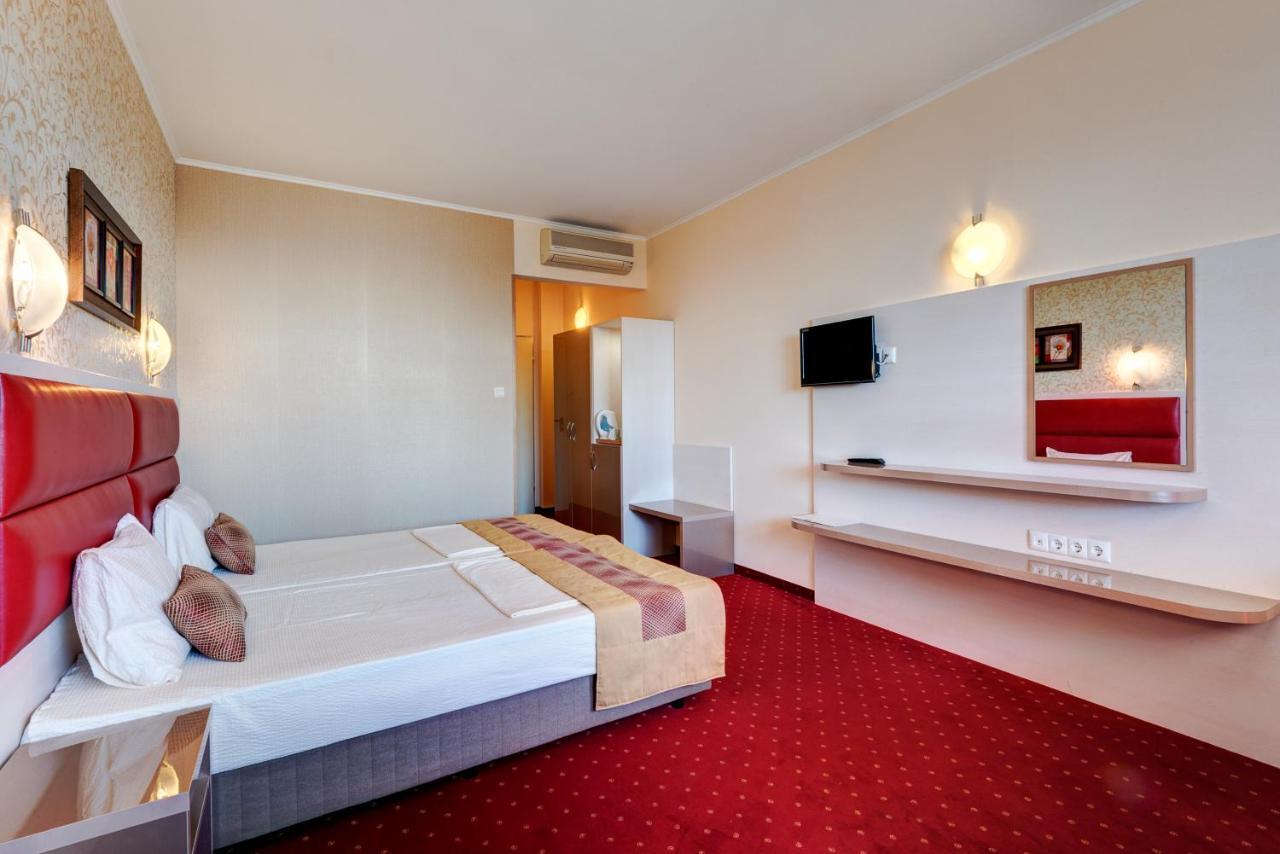 נסבר Hotel Capri מראה חיצוני תמונה