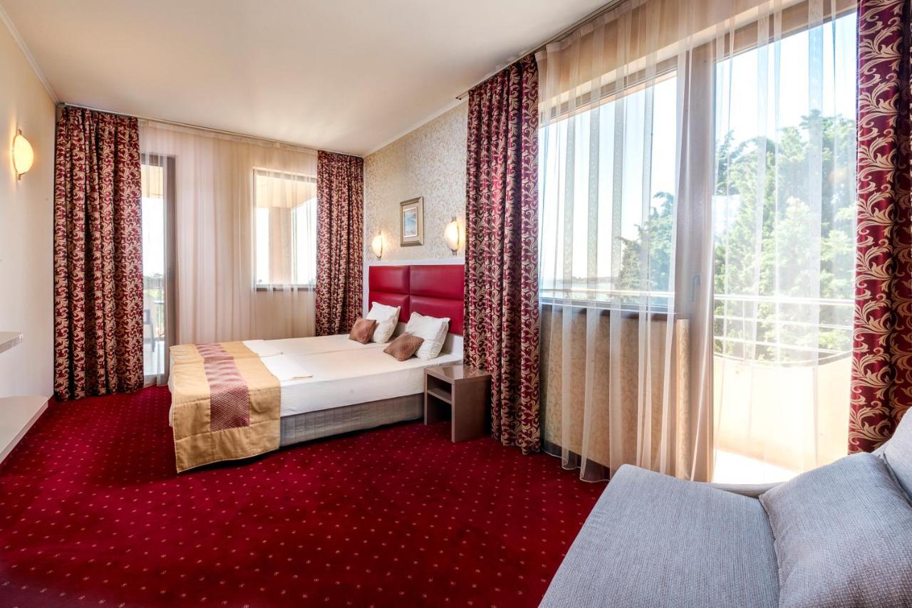 נסבר Hotel Capri מראה חיצוני תמונה