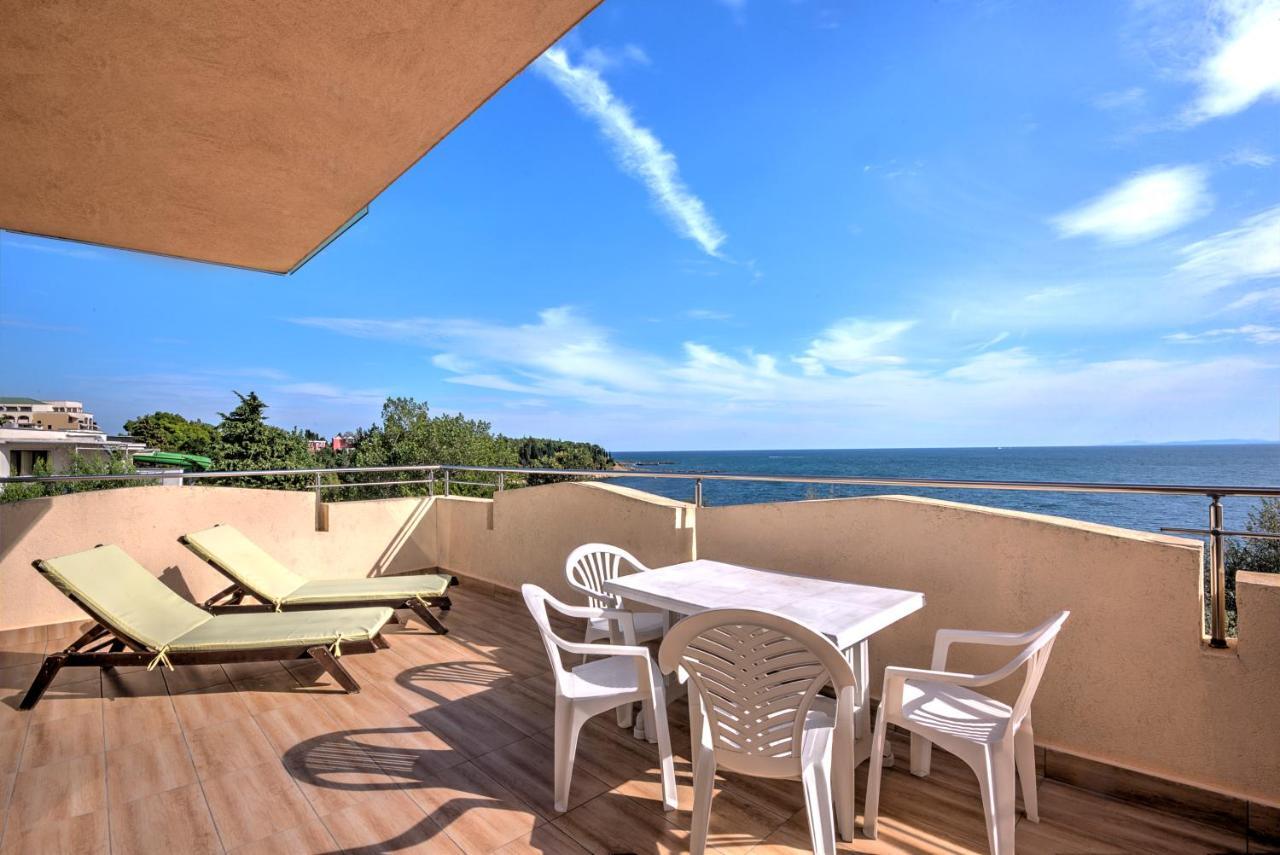 נסבר Hotel Capri מראה חיצוני תמונה