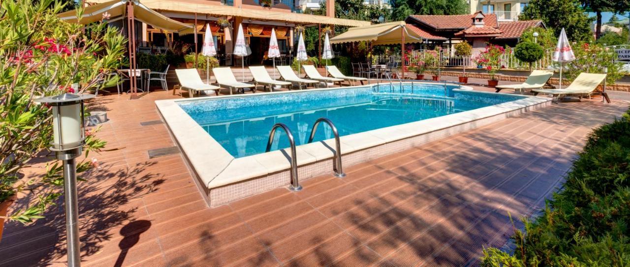 נסבר Hotel Capri מראה חיצוני תמונה